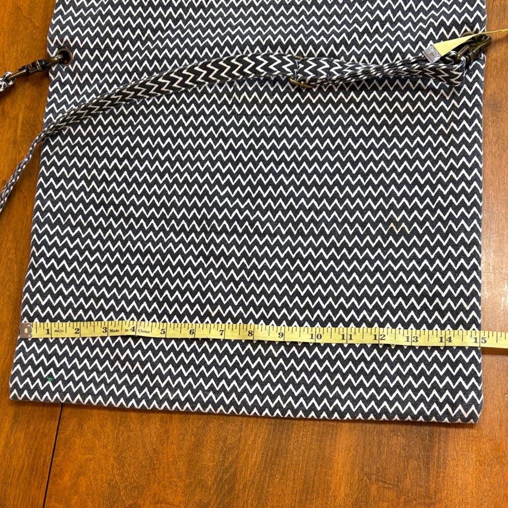 Billabong Black and White Cotton Patterned Messenger Bag/ Tote - Picture 8 of 10